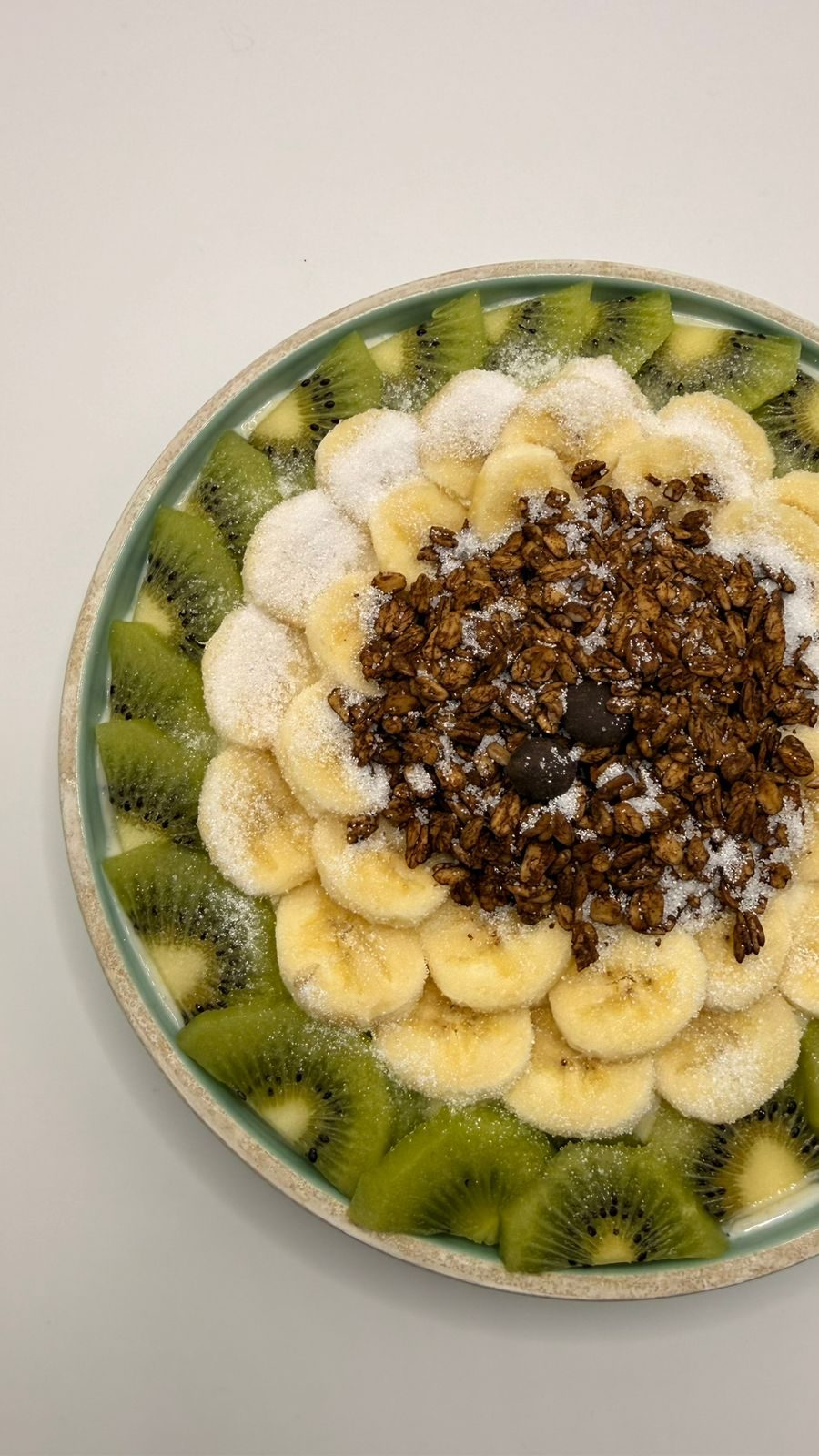 Bowl kiwi, banane et granola
