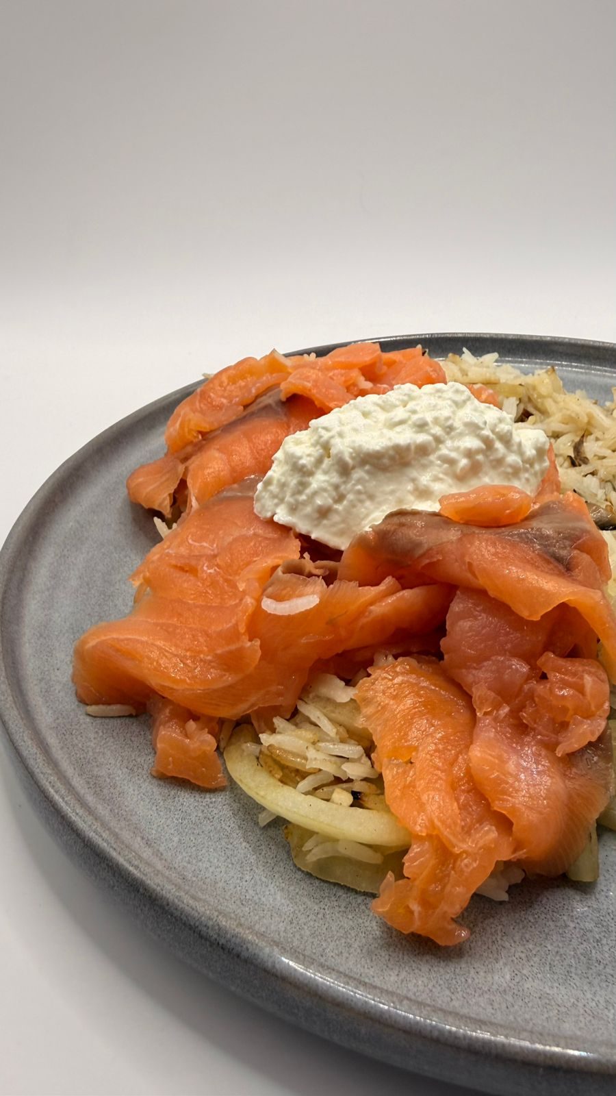 Saumon fumé, riz et fromage blanc